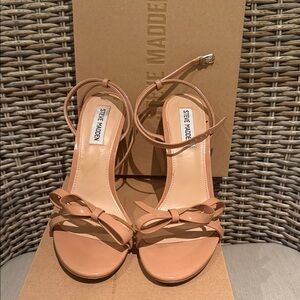 Steve Madden Nude Bow Heels